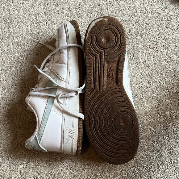 Air Force 1s US MENS size 9 - Picture 2 of 2